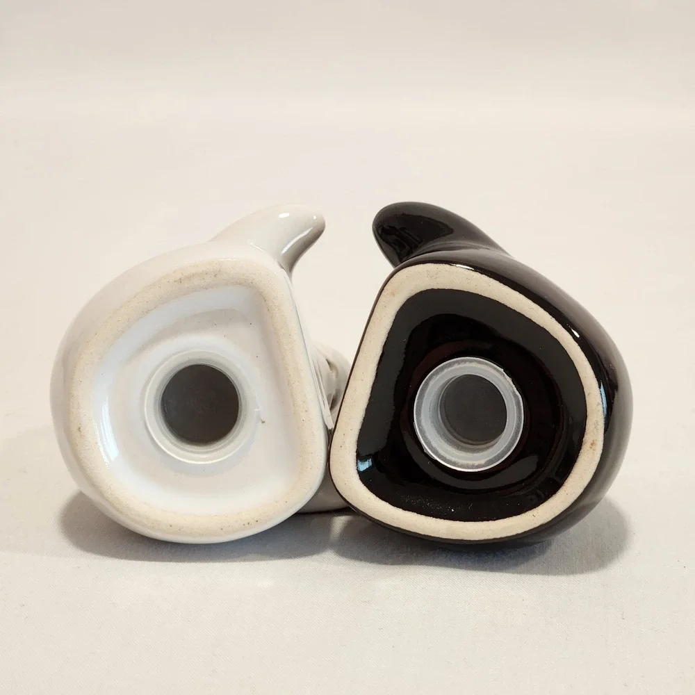 Hugging Elephants Salt‎ and Pepper Shakers Set Black and White Ceramic Novelty
